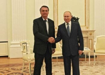 O presidente brasileiro, Jair Bolsonaro, com o mandatário russo, Vladimir Putin: reunião na sede do governo. Foto: Oficial Kremlin/PR
