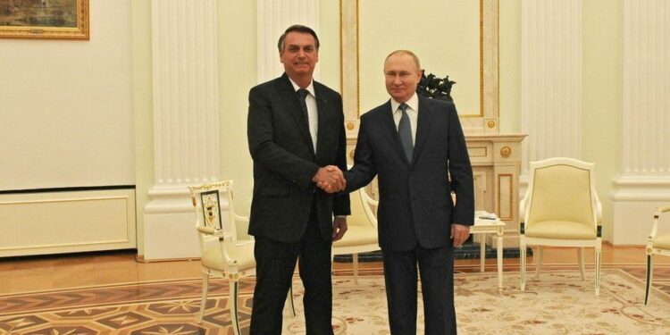O presidente brasileiro, Jair Bolsonaro, com o mandatário russo, Vladimir Putin: reunião na sede do governo. Foto: Oficial Kremlin/PR