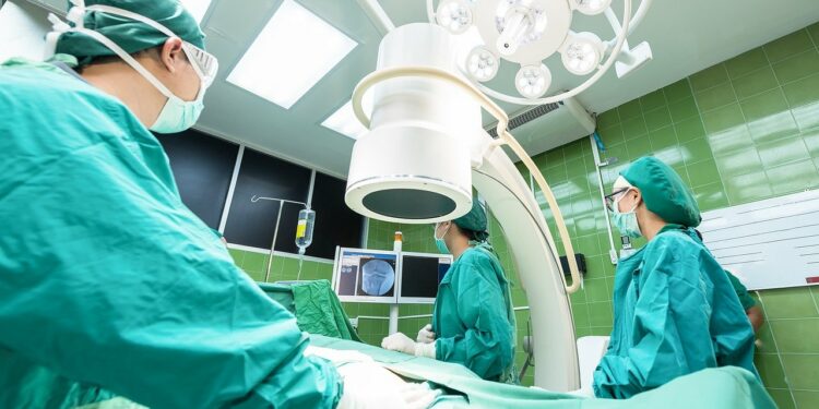 O aumento do número de cirurgias de urgência e emergência também está relacionado às cirurgias eletivas represadas. Foto: Pixabay/Divulgação