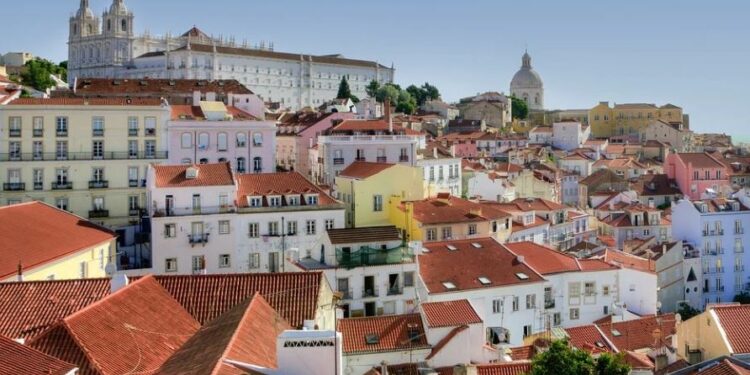 Covid-19: todas as regiões da UE estão com alto risco para viagens