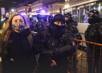 Mais de 5 mil manifestantes antiguerra já foram detidos na Rússia