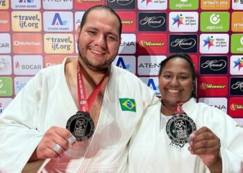 Brasileiros Beatriz Souza (+ 78 quilos) e Rafael Silva, o Baby (+100kg) conquistaram medalhas de prata no Grand Slam de Judô - Foto: Reprodução Twitter CBJ