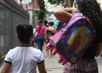 Pesquisa em educação: para 28% dos responsáveis, a prioridade das escolas nos próximos dois anos deve ser justamente a promoção de programas de reforço e recuperação - Foto: Tania Rego/Agência Brasil