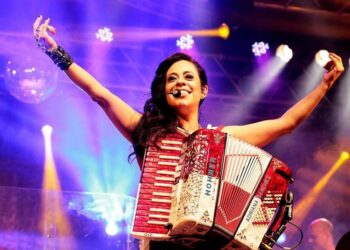A cantora e musicista Adriana Sanchez apresenta seu mais novo espetáculo em Campinas - Foto: André Hirae/Divulgação