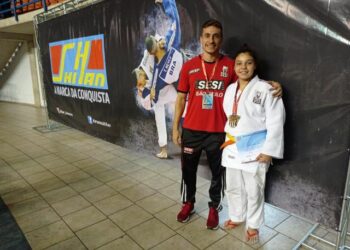 Agatha de Oliveira Cristofoli e o professor Douglas Orsi: vitória dá destaque para atleta do judô do Sesi Campinas - Foto: Divulgação