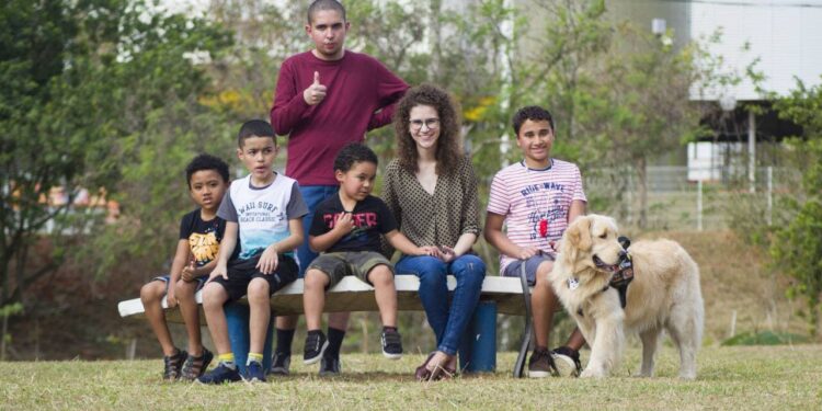 Associação de Hortolândia integra famílias em evento sobre o autismo