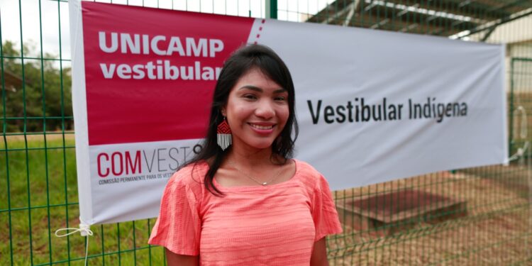 Beatriz, de 27 anos, da etnia Tupiniquim, sonhar cursar arquitetura - Foto: Leandro Ferreira/Hora Campinas