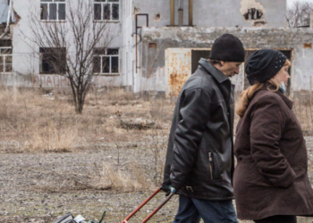 Toque de recolher é anunciado em Kiev: além das mortes, as dores de uma guerra incluem o abandono de sua pátria - Foto: ONU/Divulgação