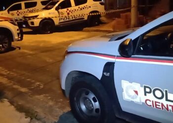 Suspeito de roubo morre em troca de tiros com a polícia