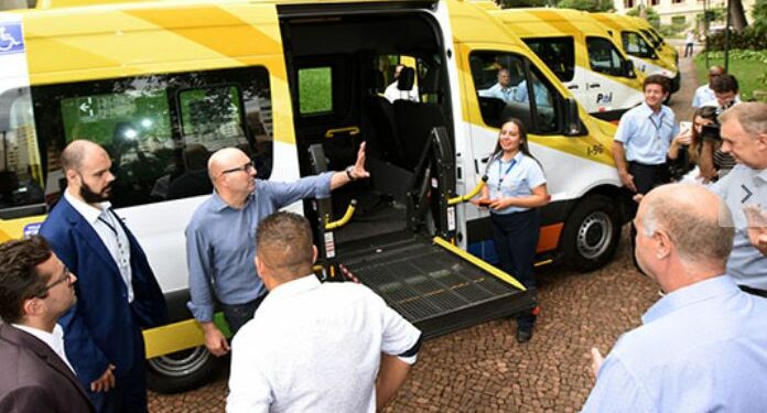Sete novas vans passam a atender usuários do PAI – Serviço