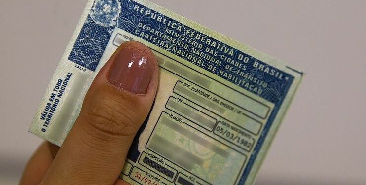 Quase 200 mil motoristas precisam renovar CNH até o fim do mês