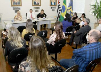 Encontro que marcou a posse dos conselheiros: primeira reunião do novo conselho foi marcada para o dia 30 de março Foto: Ivair Oliveira/Divulgação