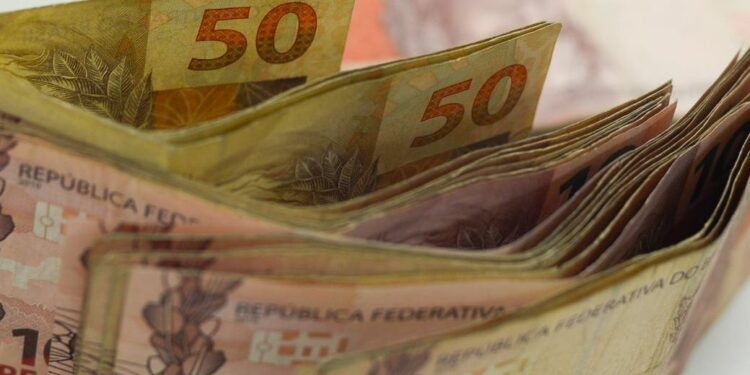Nascidos a partir de 1984 podem sacar valor esquecido em bancos; confira o passo a passo