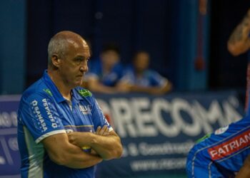 O técnico Marcos Pacheco sobre o jogo contra o Sesi: "Vai ser um duelo muito equilibrado" - Foto: Divulgação/Pedro Teixeira/Vôlei Renata