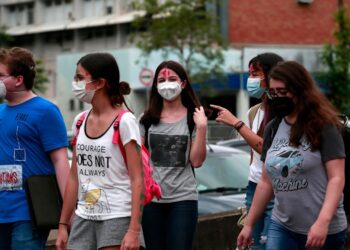 Unicamp: volta de 43 mil alunos implica alta de 2% nos registros de SRAG