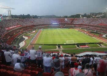 A presença de público nos estádios paulistas estava limitada a 70% da capacidade. Foto: Rubens Chiri e Paulo Pinto/saopaulofc.net
