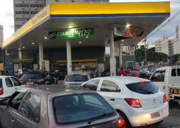 Movimentação foi grande nos postos de combustível nesta quinta-feira. Fotos: Leandro Ferreira/Hora Campinas