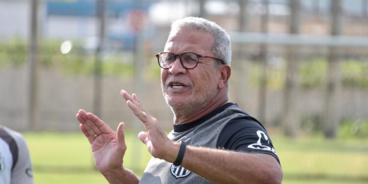 Hélio dos Anjos lamentou o nível de atuação da equipe no campo de Itaquera. Foto: Diego Almeida/Ponte Press