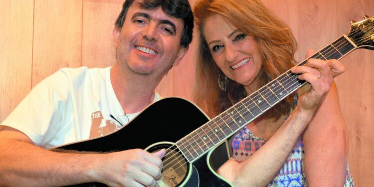 O violonista Clayton Roma e a cantora Bomina se apresentam nesta sexta e sábado em Campinas. Foto: Divulgação