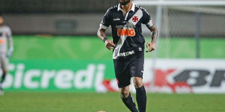 O zagueiro Leandro Castán em ação com a camisa do Vasco. Foto: Rafael Ribeiro/Vasco