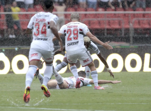 São Paulo ganha o clássico com gol relâmpago no Morumbi