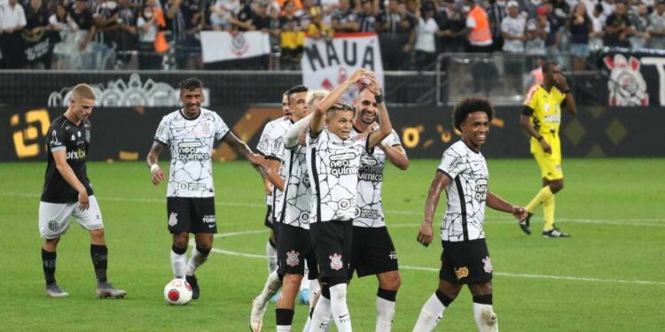 Jogadores do Corinthians oomemoram vitória sobre a Ponte Preta, na Neo Química Arena.  José Manoel Idalgo/Agência Corinthians