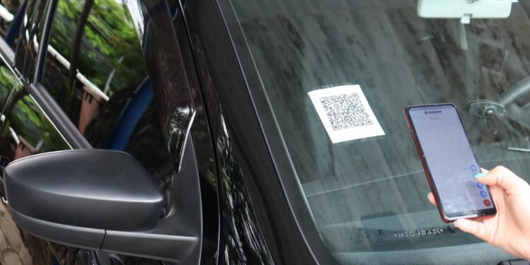 O adesivo com o QR Code usado pelos carros de aplicativo: idade dos carros deve ser ampliada. Foto: Divulgação/PMC