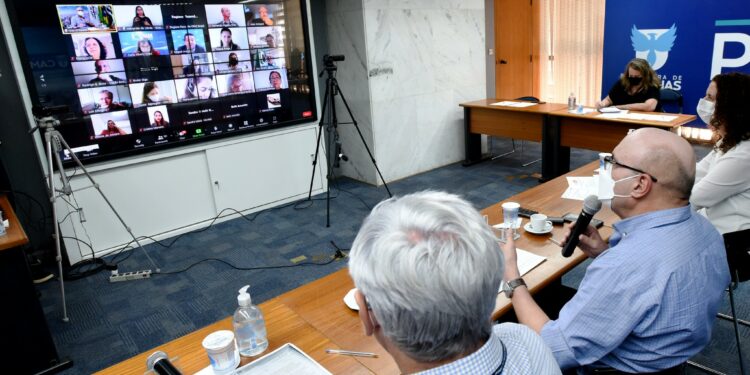 O prefeito Dário Saadi, de Campinas, (dir.), durante reunião virtual da FNP: não à PEC 110. Foto: Divulgação/ PMC