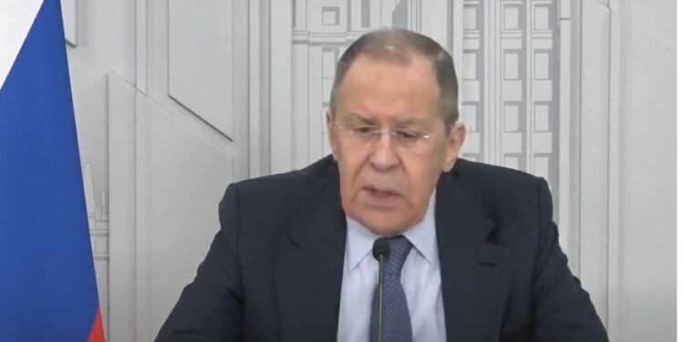O ministro dos Assuntos Estrangeiros russo, Sergei Lavrov: advertência e ameaça nuclear - Foto: Reprodução YouTube