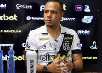 Luís Fabiano, coordenador de futebol da Ponte Preta: "momento muito ruim" - Foto: Diego Almeida/ PontePress