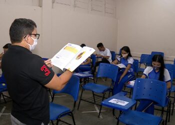 Professor dá aula em Manaus. Foto: Agência Brasil