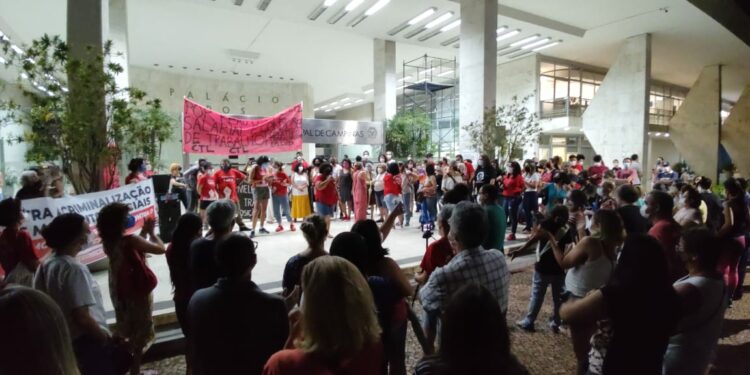 Grupo de servidores antecipa campanha e quer aumento de 25% nos salários