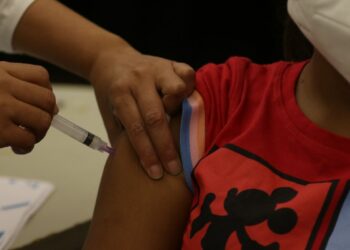 Mais de 60% das crianças brasileiras não tomaram sequer uma dose da vacina contra a Covid-19. Foto: Arquivo