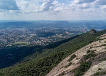 Pedra Grande, cenário do evento na estância turística de Atibaia, a 70km de Campinas Foto: Pedro Lima/@pldrones