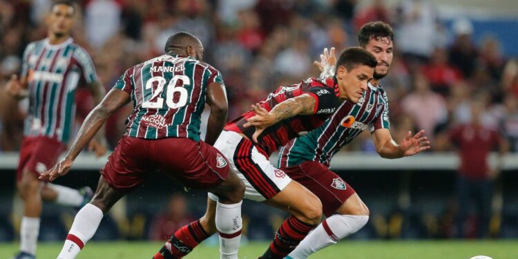 Lance do primeiro jogo da final: Flamengo tem que vencer por três gols de diferença para conquistar o estadual nos 90 minutos, ou, ao menos, triunfar por dois gols de vantagem para ir à disputa de pênaltis Foto: Gilvan de Souza/Flamengo/Divulgação