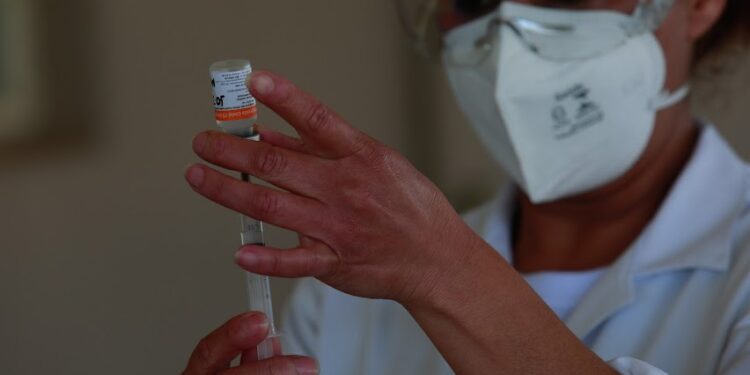 A vacinação contra a Civid derrubou o número de mortes pela doença. Foto: Leandro Ferreira/Hora Campinas