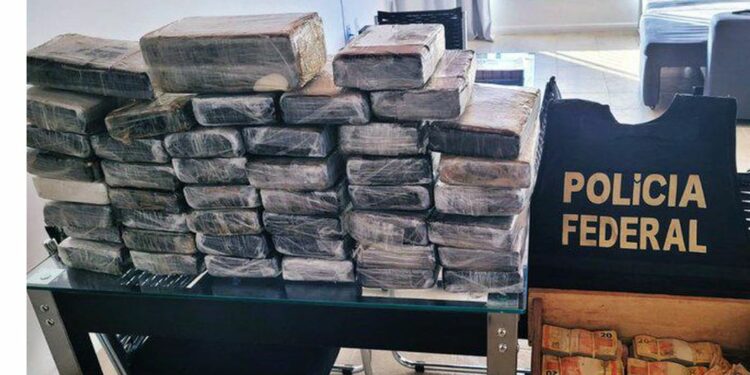 PF faz operação contra tráfico internacional de cocaína
