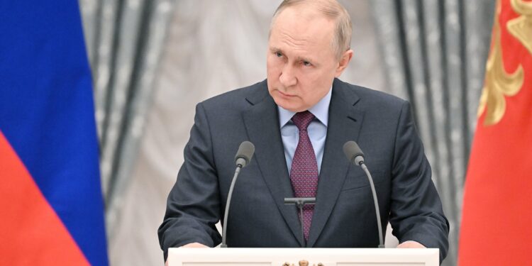 O presidente russo Vladimir Putin vai ampliando o rol de retaliações, com ameaças cada vez mais graves Foto: Arquivo