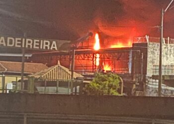 Incêndio atinge empresa no limite entre Campinas e Hortolândia