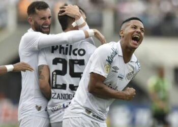 Jogadores do Santos comemoram um dos gols do triunfo na Vila Foto: Twitter/Reprodução