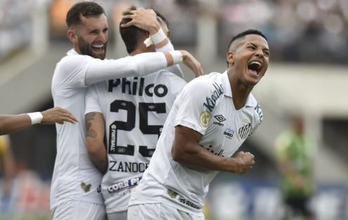 Santos vence América-MG e vira líder do Brasileiro
