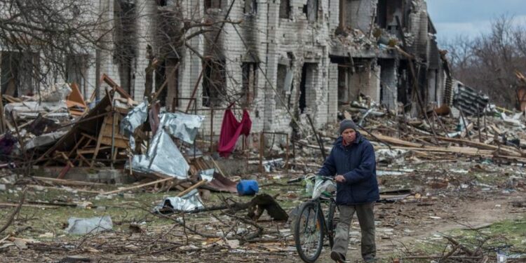 Vila bombardeada na Ucrânia: comitê da ONU divulga relatório sobre violação de direitos - UNDP Ukraine/ Oleksandr Ratushnia