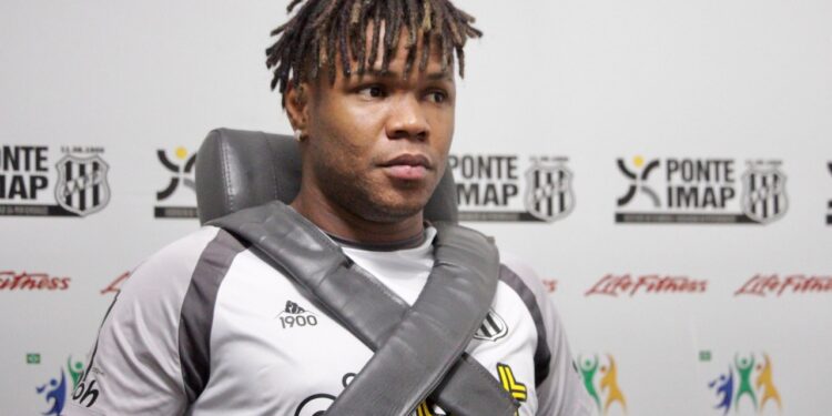 Matheus Jesus é pego no doping e está suspenso do futebol