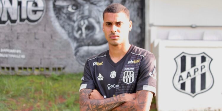 Fabinho rompe ligamento do joelho e vira mais um problema da Ponte para a Série B