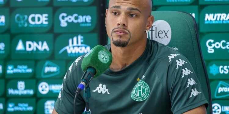 Cria da base, Felipe Amaral celebra primeiras oportunidades no profissional