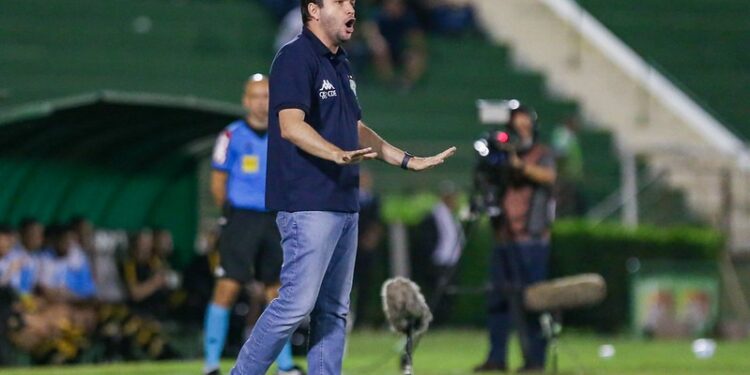 Daniel Paulista reconheceu as dificuldades e a pouca produtividade da equipe nos primeiros 45 minutos. Foto: Thomaz Marostegan/Guarani FC