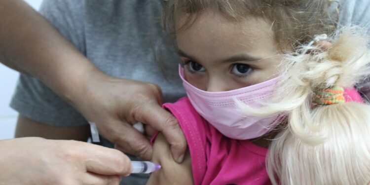 Dia D imuniza mais de 15 mil pessoas contra gripe, sarampo e Covid
