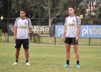 Novos reforços da Ponte Preta, os atacantes Echaporã e Danilo Gomes devem começar jogando contra o Grêmio. Fotos: Diego Almeida/Ponte Press