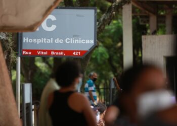 O uso de máscaras,porém, continuará obrigatório nas áreas de saúde, como hospitais e ambulatórios. Foto: Leandro Ferreira/AAN