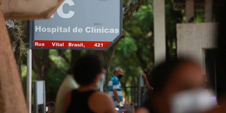 O uso de máscaras,porém, continuará obrigatório nas áreas de saúde, como hospitais e ambulatórios. Foto: Leandro Ferreira/AAN